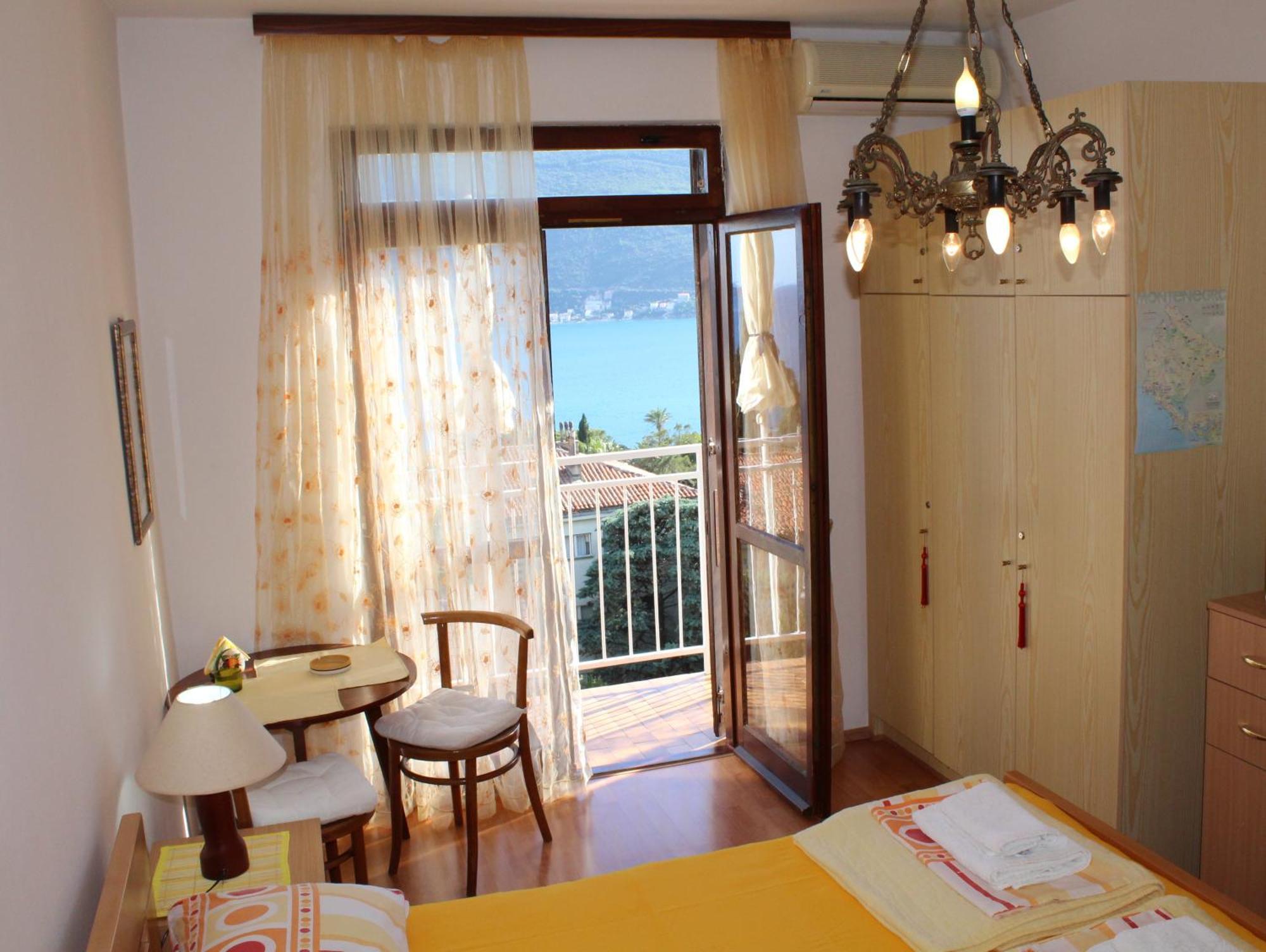 Guest House Tomanovic Herceg Novi Rum bild